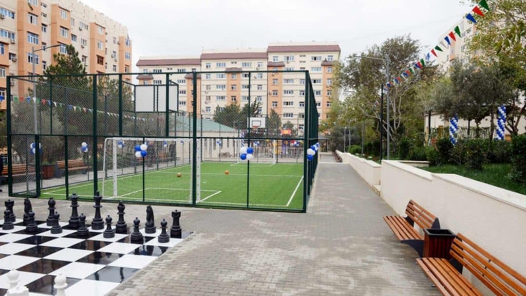 Binəqədi rayonunda 9 ünvan üçün həyət yenidən qurulub