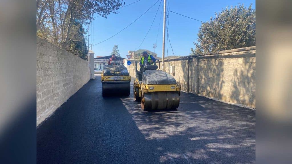 Binədə küçələrə asfalt vurulub