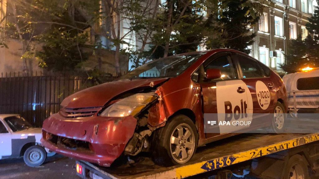 Nəsimidə “Prius” və “Ferrari” toqquşub
