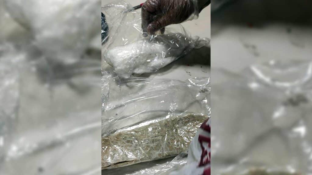 Azərbaycan vətəndaşları gömrükdə narkotiklə tutulublar