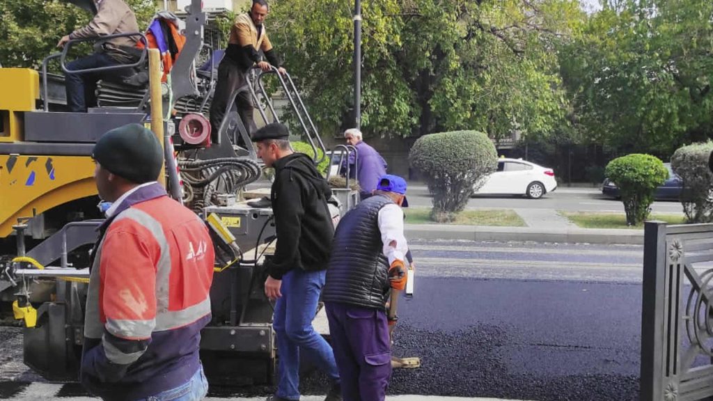 Nəsimi rayonunun küçələrində asfalt örtüyü yenilənir