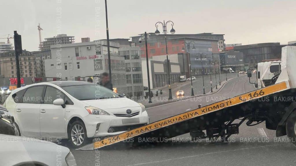 Babək prospektində 3 avtomobil toqquşub