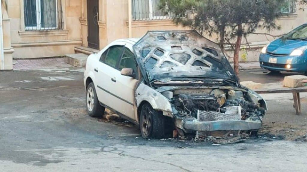Yasamalda avtomobil yanıb