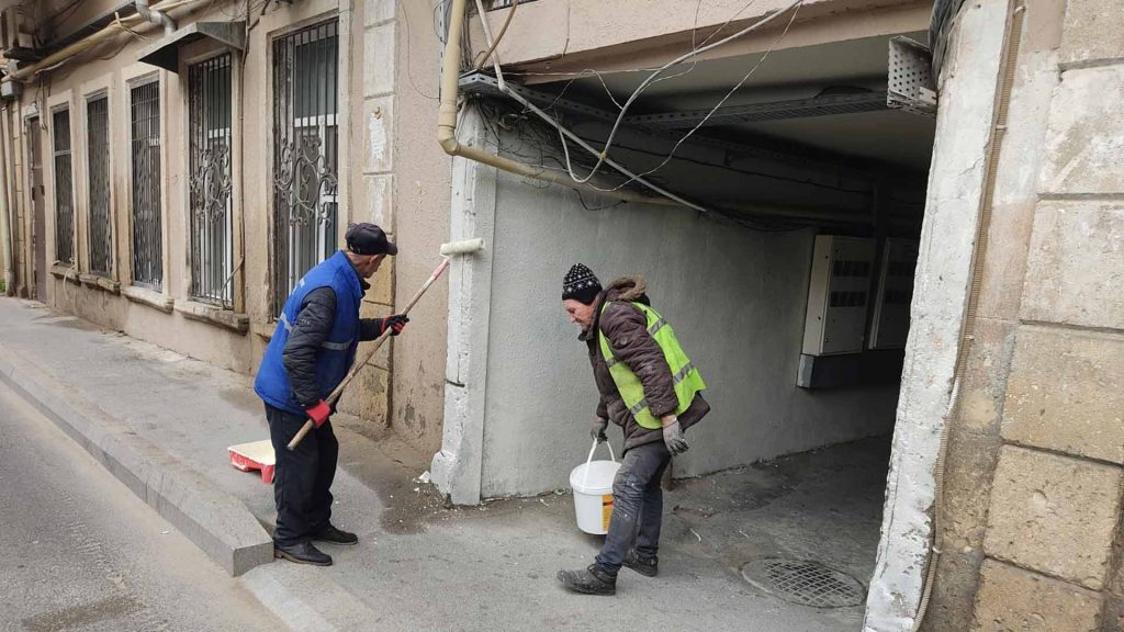 Nəsimi rayonunda təmir və boyanma işləri aparılıb
