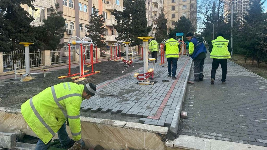 İzmit parkında təmir işləri görülür