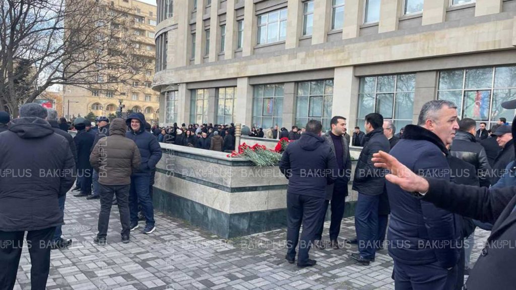 İlham Əliyev Şəhidlər xiyabanını ziyarət edib