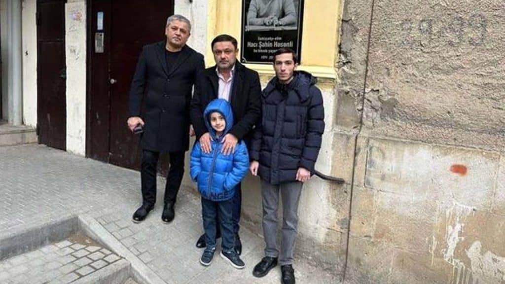 Hacı Şahin Həsənlinin xatirəsinə barelyef yaradılıb
