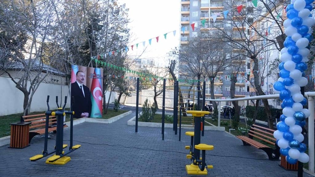 Nəsimidə növbəti “abad həyət” sakinlərin istifadəsinə verilib