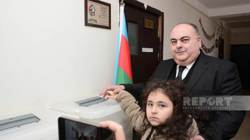 Daha bir prezidentliyə namizəd səsini verib - YENİLƏNİB-2
