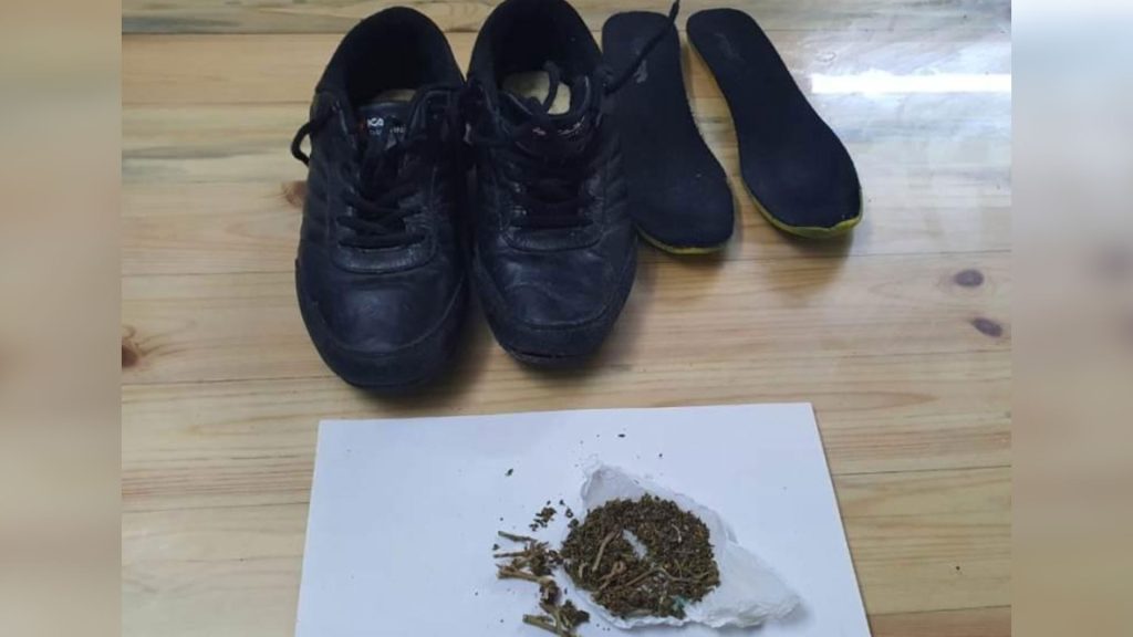 Bakıda həbsxanaya ayaqqabıda narkotik keçirmək istəyiblər