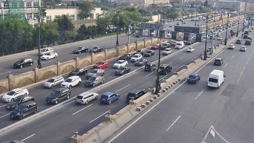 Heydər Əliyev prospektində iki avtomobil toqquşub