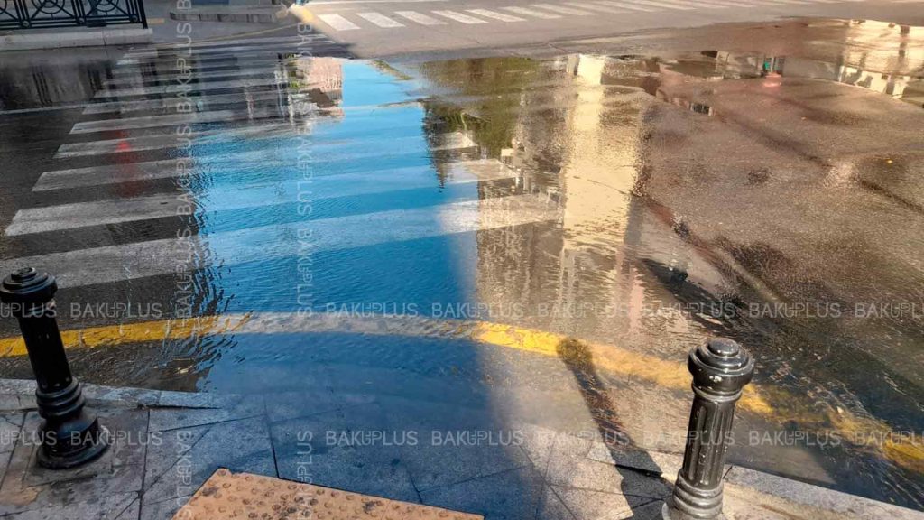 Nəsimidə kanalizasiya daşıb