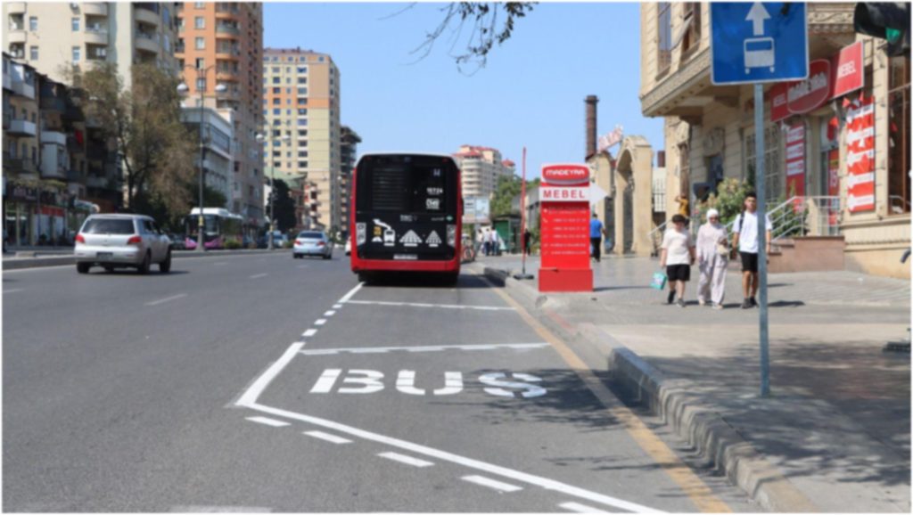 Daha bir küçədə xüsusi hərəkət zolağı təşkil edilib