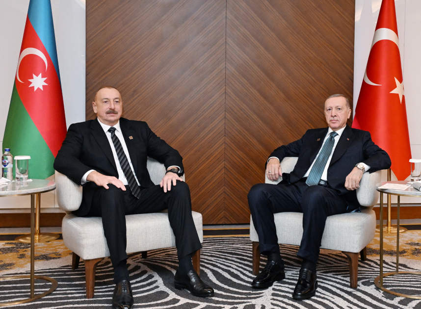 İlham Əliyevin Rəcəb Tayyib Ərdoğan ilə görüşü başlayıb