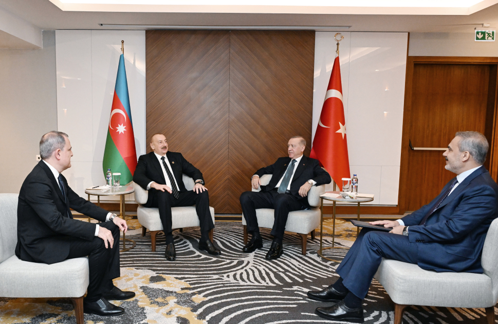 İlham Əliyevin Rəcəb Tayyib Ərdoğan ilə görüşü başlayıb