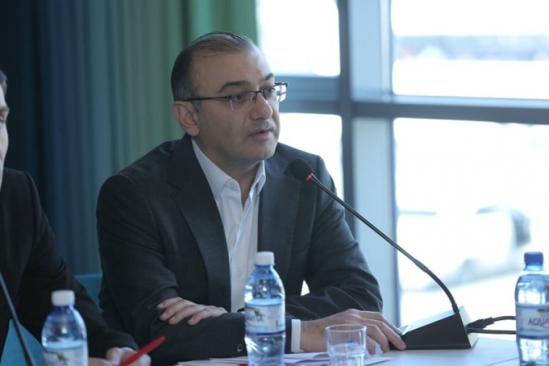 “Son zamanlar sosial şəbəkələrdə sürücülük kurslarının keçirilməsi ilə bağlı kifayət qədər elanlarla rastlaşırıq. Hətta bəzi təlimçilər müştəri cəlb etmək üçün video süjetlər hazırlayırlar. Əvvəllər bu təlimlər sürücülük məktəblərinin tərkibində keçirilirdi.