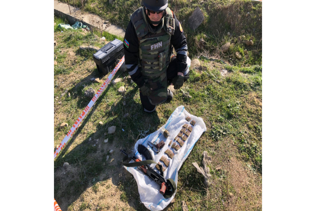 Sarayda silah-sursat tapıldı 