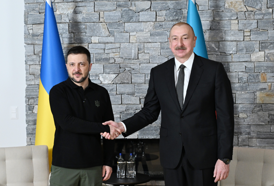İlham Əliyev Davosda Volodimir Zelenski ilə görüşüb 