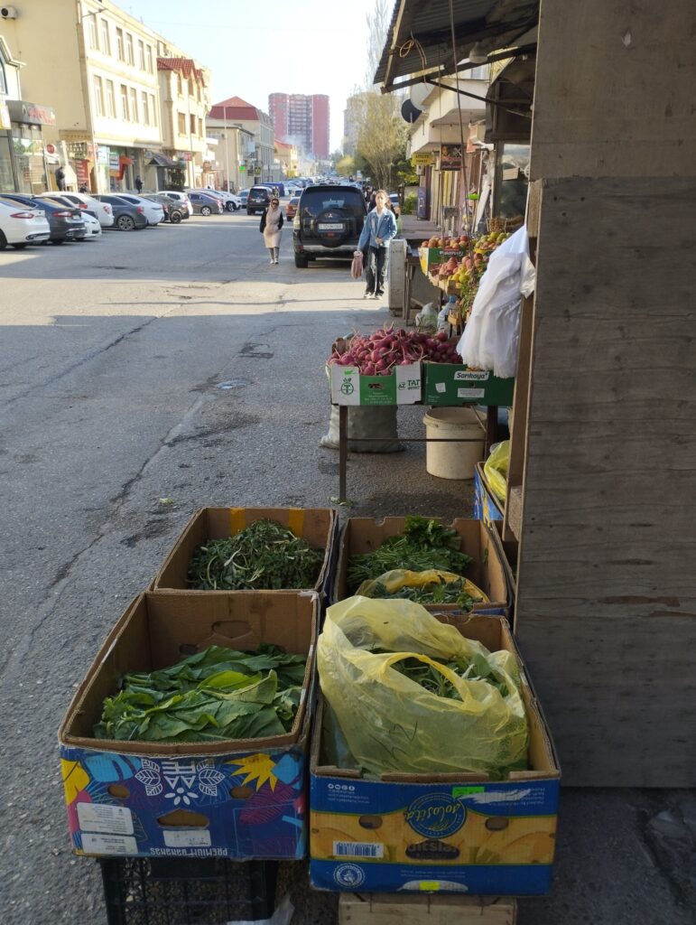 Bakıda səkilər yoxa çıxır: Həyatımız təhlükədədir