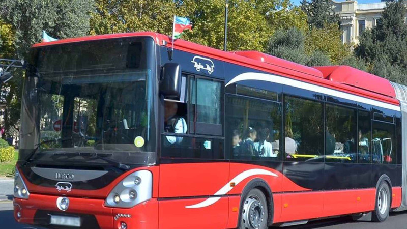 Bakı: Xətaidə BakuBus avtobusun mühərrik hissəsi tüstülənib