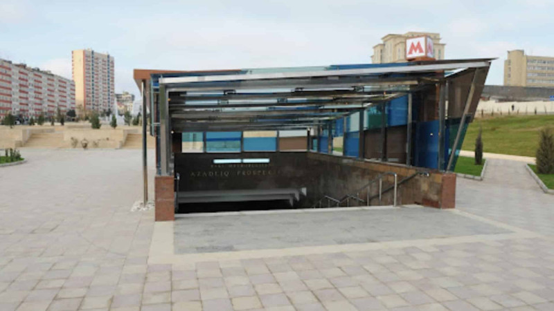 8-ci mikrorayon ərazisindəki parkda torpaq sürüşməsi müşahidə olunur
