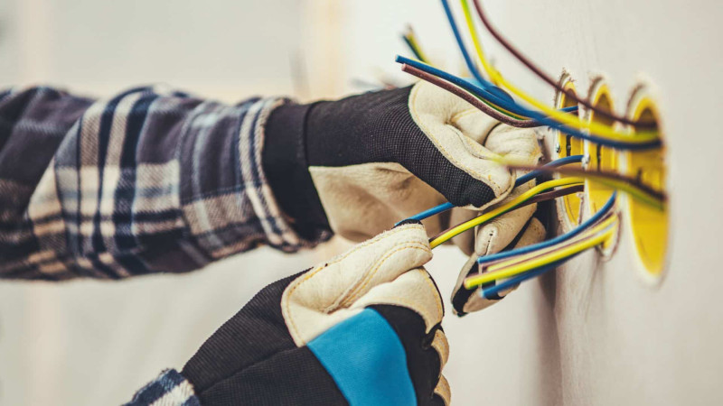 Yasamal rayonunda ustanı elektrik cərəyanı vurub