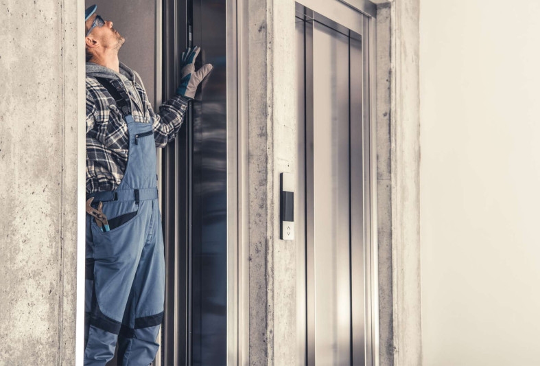 Binəqədi: 9-cu mikrorayonda çoxmərtəbəli binada lift işləmir
