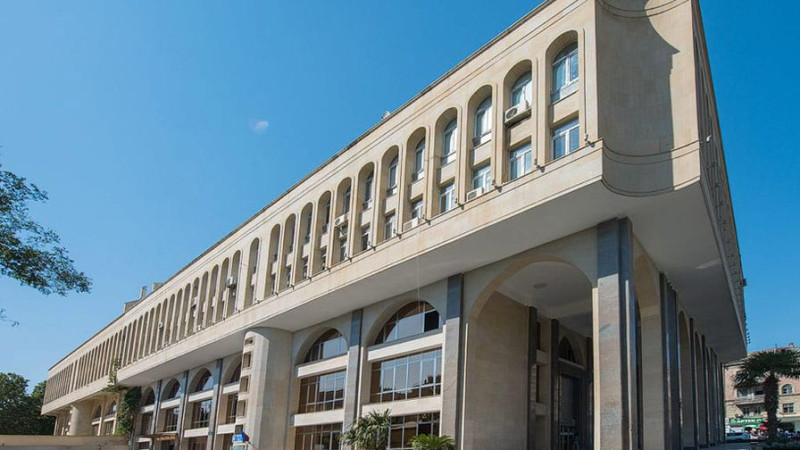 Bakı: Elmlər Akademiyası stansiyasının inzibati binanın pəncərələrinin təmirinə 53.533 manat ayrılıb