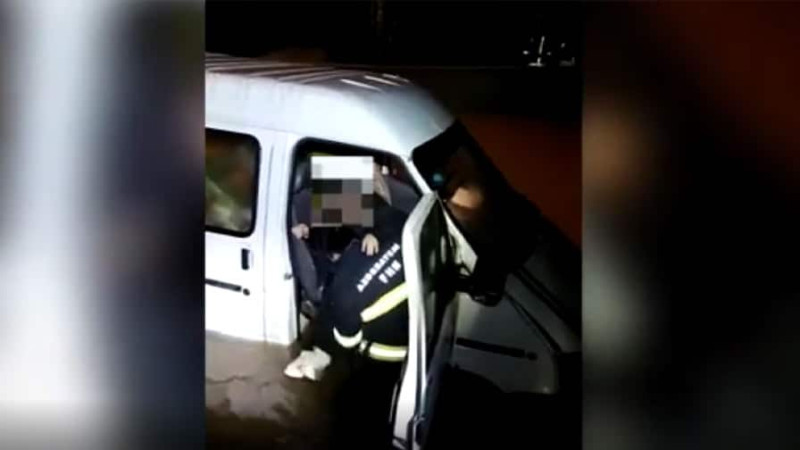 Tunelə girən mikroavtobus sərnişinləri ünvanına çatdıra bilmədi