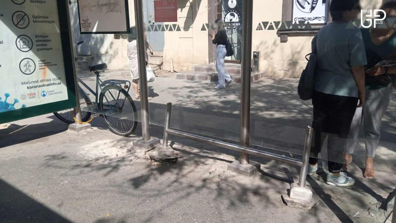 Bakıda avtobus dayanacağın oturacağı oğurlanıb