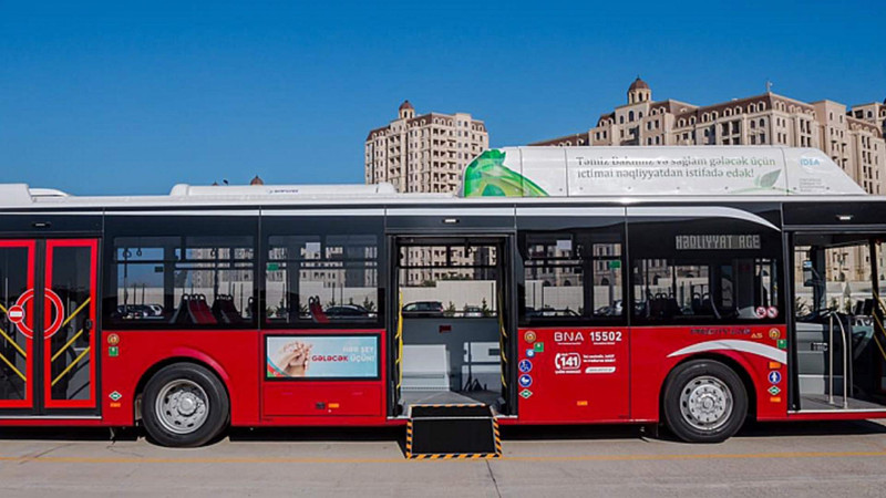 Bakıda iki “Baku Bus” sürücüsü qayda pozaraq qəza şəraiti yaradıb