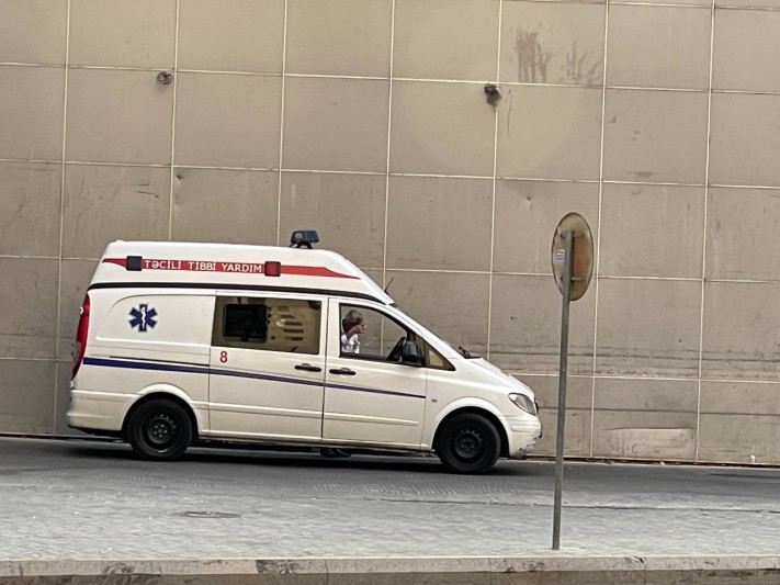 Bakı-Sumqayıt şossesində avtomobil piyadanı vurub