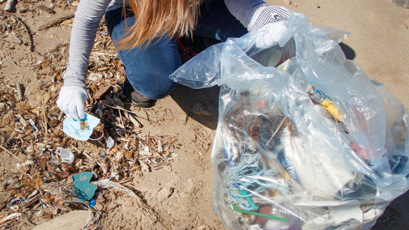 Xəzər: daha bir sahildə “Təmiz sahillər” aksiyası keçirilib