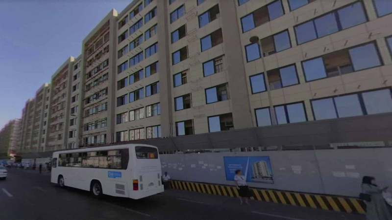 Bakıda təmir olunan binada girişi olmayan eyvanlar quraşdırılıb