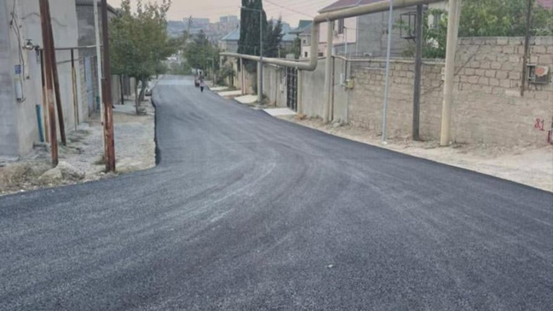 Qaraçuxur qəsəbəsinin yollarına asfalt örtüyü vurulur