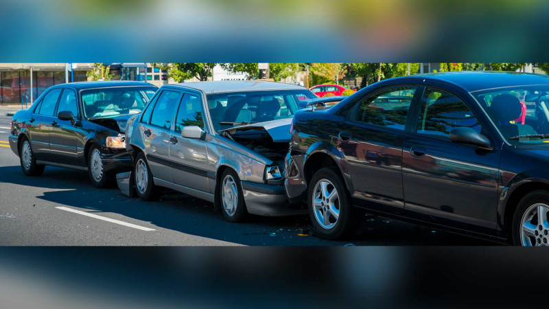 Paytaxt ərazisində zəncirvari yol qəzası baş verib