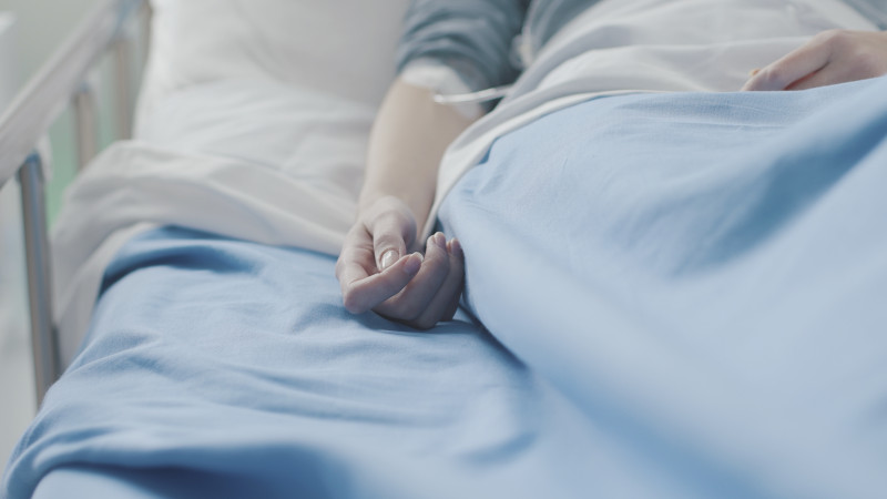 Xəzər rayonunda oğul anasının üstünə qaynar su töküb