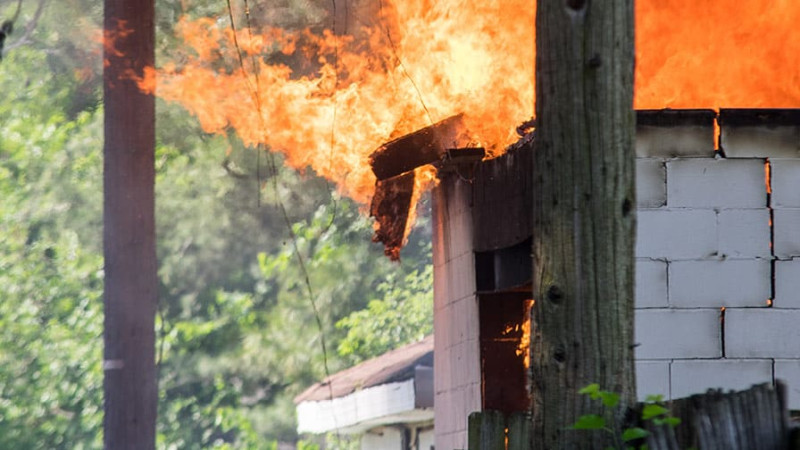Suraxanı rayonunda qaraj yanıb