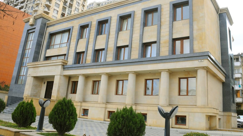 Polislərin avtomobilini vuraraq qaçmaq istəyən şəxslərin işi məhkəməyə göndərilib