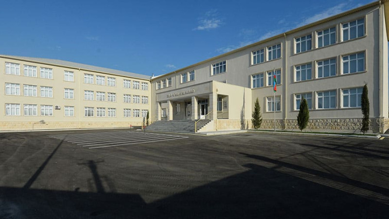 Bakıda şagird pəncərədən tullanaraq xəsarət alıb