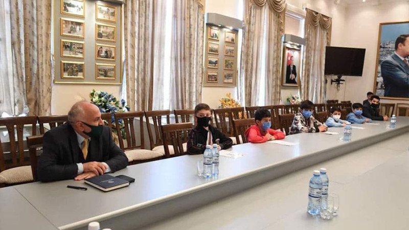 Kikboksinq üzrə qalib olan məcburi köçkün yeniyetmələrlə görüş baş tutub