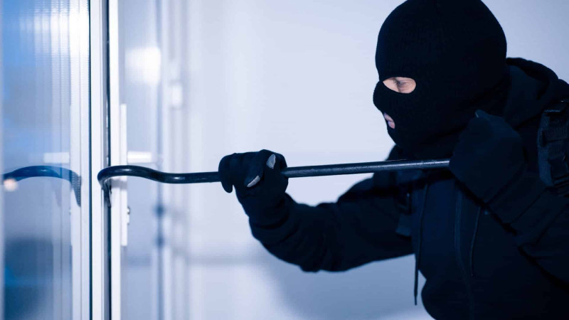 Bakıda ofisdən 3 min manatdan çox dəyərinə avadanlıq oğurlanıb