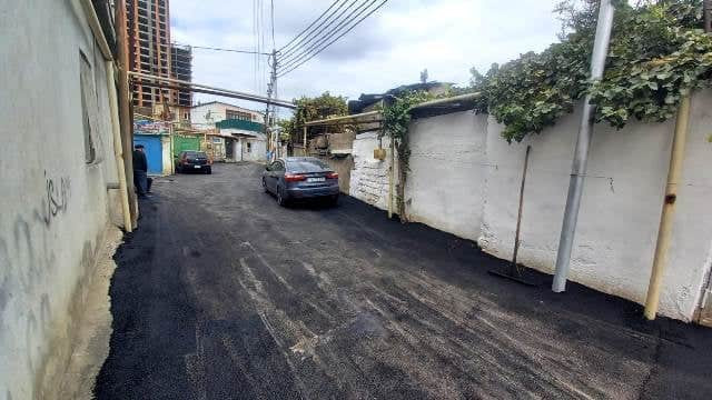 Nəsimi rayonunda məhəllədaxili yollara və dalanlara asfalt örtüyü vurulur