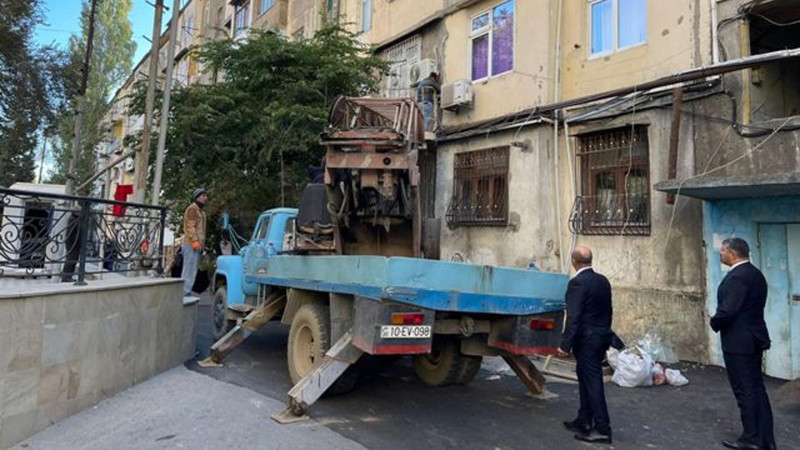 Nəsimi rayonunda binaların həyətlərində təmir işləri davam edir