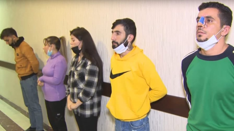 Bakıda polis bank kartlarından pul oğurlayan dələduzları saxlayıb