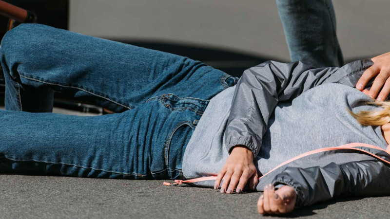 Xətai rayonunda 20 yaşlı gənc qızı avtomobil vurub