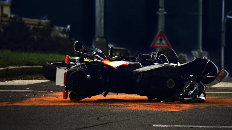 Bakıda avtomobil 22 yaşlı motosikletçini vurub