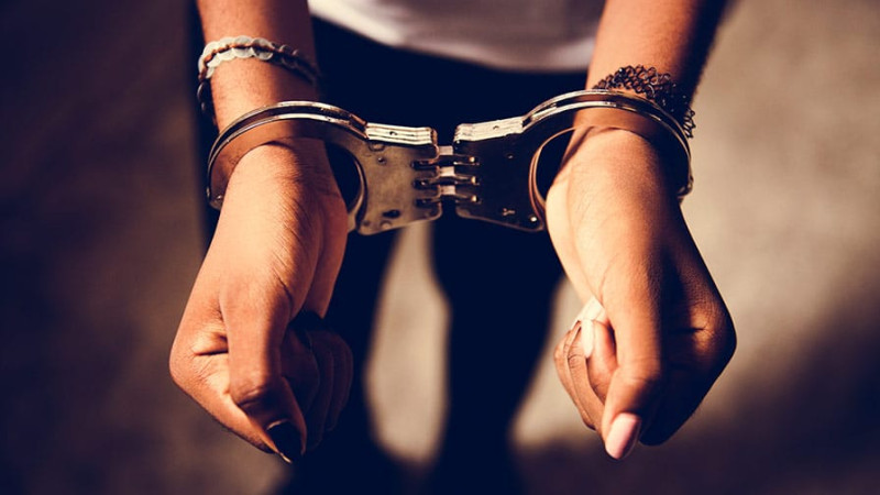 Polisin qızını 7 il müddətinə həbs etdilər