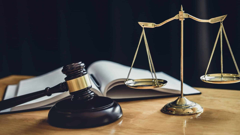 Bakıda arvadını övladının gözü qarşısında bıçaqlayan şəxsin məhkəməsi keçirilib