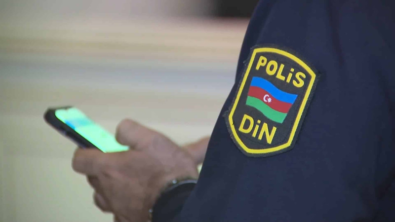 Bakıda polislər mülki geyimdə yoxlama aparır